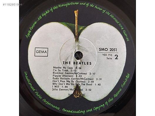 <p><strong>1. THE BEATLES - THE WHİTE ALBUM</strong></p>
<p><strong>Dünyaca ünlü müzik grubu The Beatles'ın 1968 yılında yayımladığı ve koleksiyoncuların favorisi haline gelen "The White Album", özellikle düşük seri numaralı ve orijinal Apple logosuna sahip kopyalarla 10.000 Euroya kadar alıcı buluyor.</strong></p>