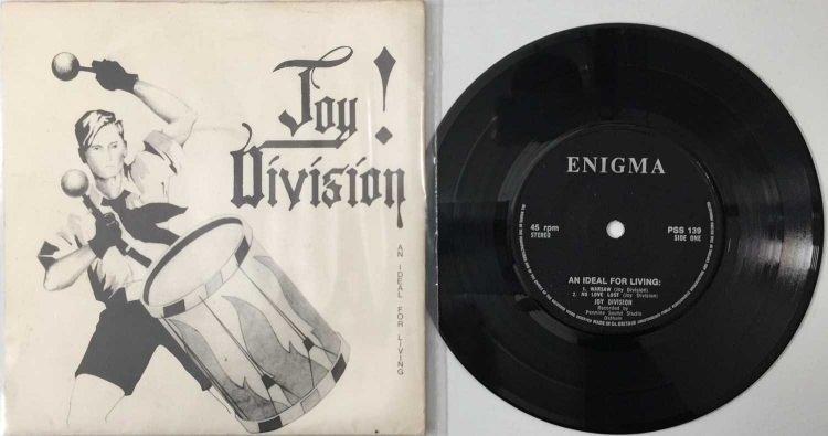 <p><strong>8. JOY DİVİSİON - AN IDEAL FOR LİVİNG</strong></p>

<p><strong>1978 yılında sadece 1.000 kopya basılan Joy Division'ın "An Ideal For Living" adlı albümü mükemmel durumda bir kopya ile 4.700 Euro gibi yüksek bir fiyata alıcı bulabiliyor.</strong></p>
