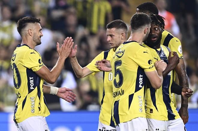 <p>Lyon Avrupa Ligi'nde oynadığı 6 karşılaşmanın 4'ünden galip, 1 mağlubiyet ve 1 beraberlik aldı. Bu sonuçlar ile<strong> 13 puan</strong> elde etmiş oldu.</p>
<p> </p>