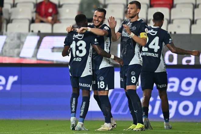 <p>UEFA Avrupa Ligi'nde<strong> 4. sırada</strong> bulunan Lyon, turnuvanın favori takımları arasında bulunuyor.</p>
<p> </p>
