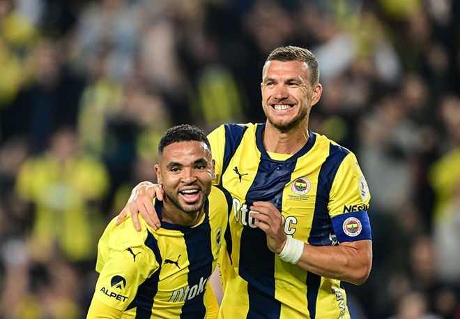 <p>Fenerbahçe - Lyon maçı <strong>şifresiz</strong> olarak<strong> TRT 1</strong> kanalından yayınlanacak.</p>
<p> </p>