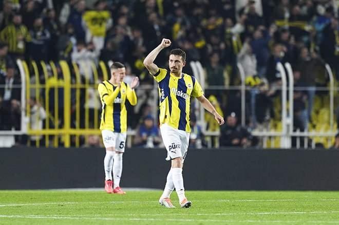 <p>Fenerbahçe-Lyon karşılaşması<strong> 23 Ocak 2025 Perşembe</strong> günü saat <strong>20.45</strong>'te başlayacak.</p>
<p> </p>