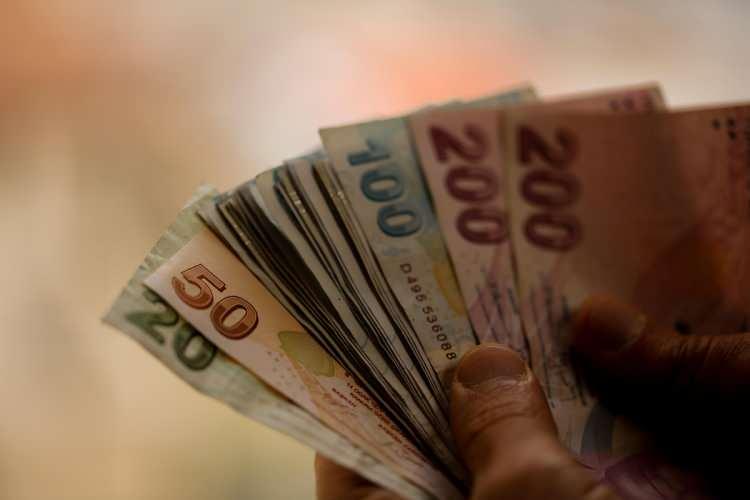 <p>Hazine faiz desteği ödemelerinden haksız olarak yararlandığı tespit edilen esnaf ve sanatkârlar, beş sene süreyle hazine faiz destekli kredi uygulamasına başvuramayacak.</p>
