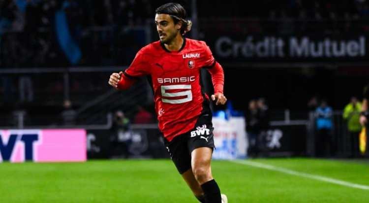 <p>Trabzonspor'a Rennes'de kadro dışı bırakılan Jota teklif edildi.<br />
<br />
Portekizli yıldızın şartlarını araştıran bordo mavili yönetimin ilk planı kiralama teklifiyle Fransız ekibinin kapısını çalmak.<br />
<br />
(FANATİK)</p>
