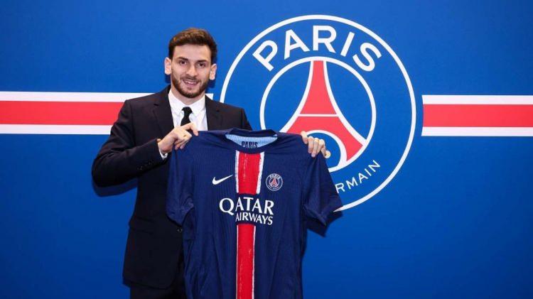 <p>Napoli forması giyen Khvicha Kvaratskhelia, Paris Saint-Germain'e transfer oldu.<br />
<br />
Fransız devi, Gürcü oyuncuyu kadrosuna kattığını açıkladı.<br />
<br />
Başarılı futbolcu ile 4,5 yıllık sözleşme imzalandı.</p>