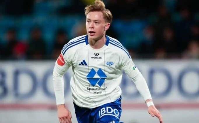 <p>Trabzonspor, zamanında yüksek verim aldığı Norveçli Sörloth ile Danimarkalı Cornelius'un ardından bir başka Kuzeyli forveti kadroya katmak için harekete geçti.<br />
<br />
Yönetim, yaz döneminde de gündeme gelen Norveçli Ola Brynhildsen için tekrar girişimde bulunacak.<br />
<br />
(POSTA)<br />
<br />
</p>