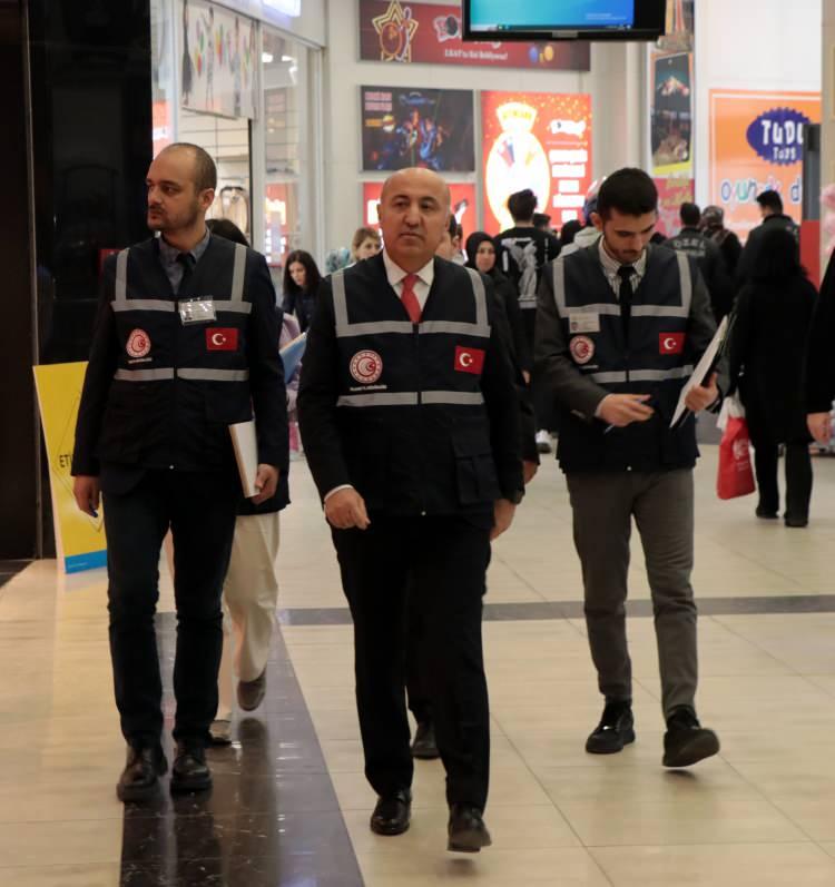 <p>Bir gıda ürününde beyan edilen etken madde tespit edilmedi.</p>
<p>Toz biber ve kekikte yabancı madde, antep fıstık ezmesinde gıda boyası, kırmızı et yemeği karışımında kanatlı et, köy böreğinde sakatat, mantıda kanatlı et ve sakatat tespit edildi.</p>