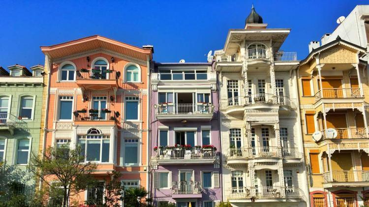 <p>Bazı gayrimenkul uzmanları Arnavutköy'de 2+1 eski bir dairenin kiralık fiyatının 35 bin liraya kadar düştüğünü söylüyor.</p>
<p> </p>