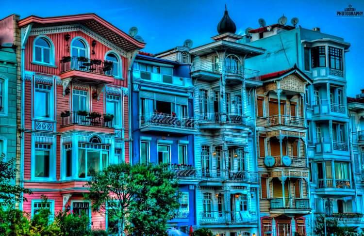 <p>Deprem korkusundan dolayı çoğu kişi 40-50 yılı aşkın binalarda oturmayı tercih etmiyor.</p>
<p> </p>