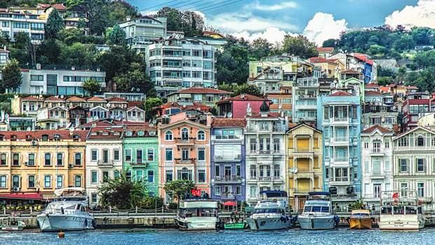 <p>Öyle ki Arnavutköy'de 2+1 eski bir dairenin kiralık fiyatı 35 bin liraya kadar düştü. Gayrimenkul uzmanı Mithat Ekeroğlu "40 yılı geçmiş kiralık yerlerimiz var. 4+1 80 - 85 bandı, 3+1'lerde 45, 50, 60 civarında, 2+1 de dönem dönem geliyor, elimize onlarda da 35 - 40 bandı gibi bir rakam" ifadelerini kullandı.</p>
<p> </p>