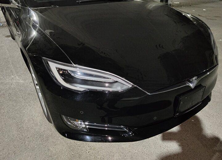 <p>Otoparktaki lüks araçlardan İtalyan otomobil üreticisi Lamborghini'nin Murcielago modeli ise sınırlı sayıda üretilen ve astronomik rakamlara alıcı bulan spor araç modelleri arasında yer alıyor.</p>
