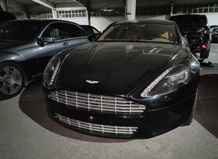 <p>Esed ailesinin sahip olduğu araçlar arasında dikkati çekenlerinden biri de lüks Aston Martin marka otomobil oldu.</p>

<p> </p>

<p> </p>
