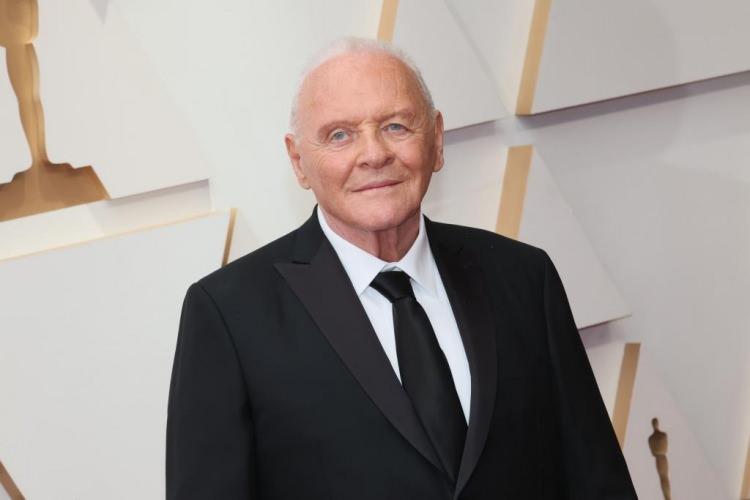 <p><strong><span style="color:#B22222">ANTHONY HOPKINS</span> | Aktör</strong></p>
<p> </p>