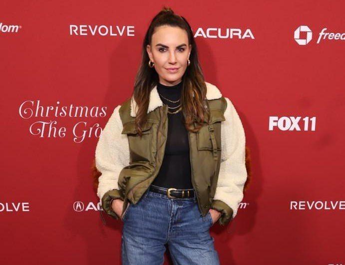 <p><strong><span style="color:#B22222">ELIZABETH CHAMBERS</span> | TV ünlüsü</strong></p>
<p> </p>