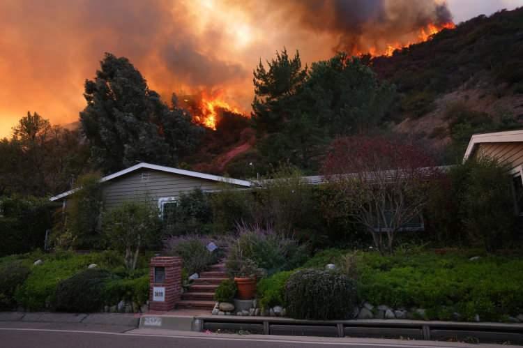 <p>ABD'yi sarsan ve hala devam eden yangın, Los Angeles'ı bambaşka bir yere dönüştürdü. Ortaya çıkan görüntüler, yangının boyutunu bir kere daha gözler önüne serdi...<strong> İşte Los Angeles'ın önceki ve sonraki görüntüleri...</strong></p>
