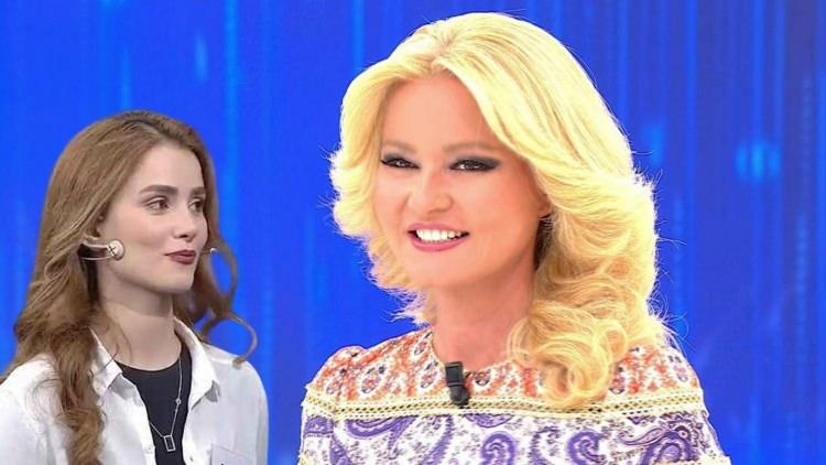 <p><span style="color:#800000"><em><strong>Sunucu Müge Anlı'nın kızı Lidya Müge Akdağ, katıldığı bir yarışma sonrası yeniden gündem oldu. Asuman Krause'nin sunduğu Aileler Yarışıyor programına geçtiğimiz yıl katılan Lidya büyükçe annesine benzemesi de gözlerden kaçmadı. </strong></em></span></p>