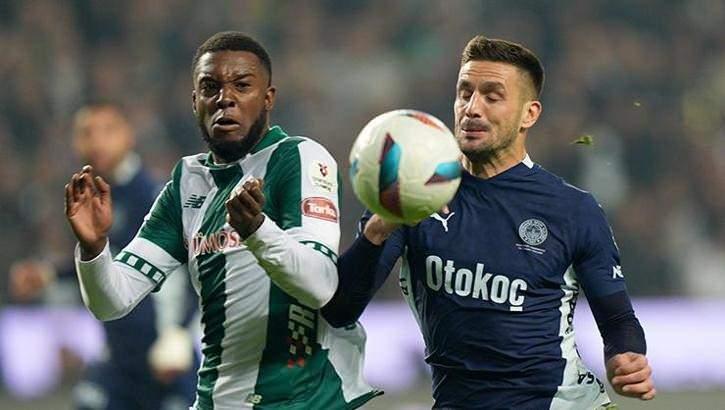 <p>Fenerbahçe'nin ikinci yarıda ortaya koyduğu futbolu eleştiren Kahveci, <strong>"Bugün 70. dakikadan sonra oynanan futbolla bir Fenerbahçe taraftarı şampiyonluğa inanıyor mu? 8 puanlık farkın kapanacağına inanıyor mu? Eğer inanıyorlarsa, bu kafayla 25 sene daha şampiyon olamazlar."</strong> dedi.</p>
