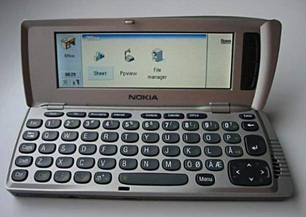 <p><strong><span style="color:#B22222">NOKIA 9210 COMMUNICATOR </span> |  2000</strong></p>

<p> </p>
