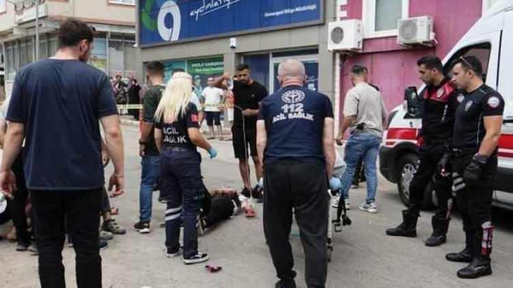 <p>Cumhuriyet savcısı ayrıca Abdullah B'nin "silahla kasten yaralama" suçundan 4,5 yıla kadar, kavgaya karışanlardan Cüneyt B. ve Murat B'nin ise "kasten öldürmeye teşebbüs" suçundan iki kez 15 yıla kadar cezalandırılmasını talep etti.</p>