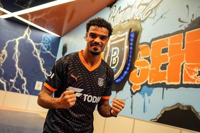 <p>* Christopher Operi >  Başakşehir FK<br />
<br />
Geldiği takım: Le Havre</p>
