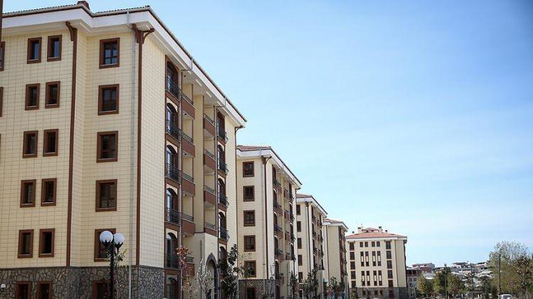<p>Başvuruya alınacak banka şubesi TC. Ziraat Bankası AŞ. projenin ilindeki tüm şubeler olarak duyurulurken, başvuruya alınacak konut tipleri 2+1 ve 3+1 olarak açıklandı. Kura tarihi ise, 07 Şubat 2025 olarak duyuruldu.</p>
<p> </p>