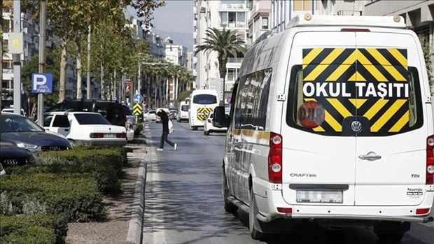 <p>Okul servislerinde 0-1 kilometre arası mesafe ücreti yüzde 35 zam ile 1931,40 liradan 2 bin 605'e çıkarken personel servis ücretleri ise 1004 liradan 1355'e TL'ye yükseltildi.</p>
<p> </p>