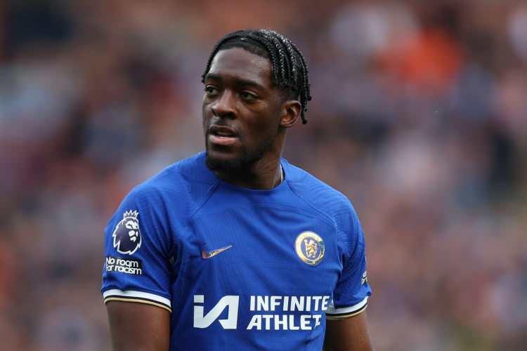 <p>Birçok stoper için girimlerde bulunan Fenerbahçe'nin Chelsea'nin gözden çıkardığı Axel Disasi'yi de listeye aldığı kaydedildi.<br />
<br />
(Fanatik)</p>