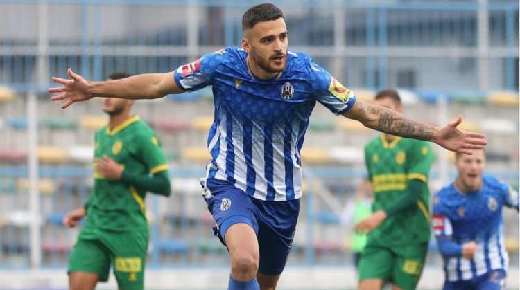 <p>Golcü transferi için alternatif isimler üzerinde duran Beşiktaş'ın gündemine son olarak Dinamo Zagreb forması giyen Sandro Kulenovic geldi. </p>

<p><br />
(Fotomaç)</p>
