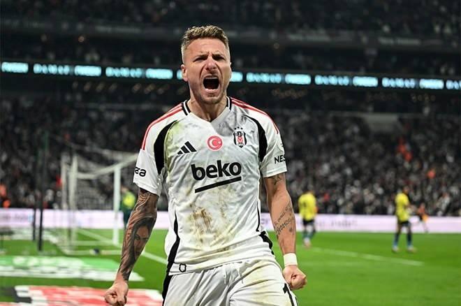 <p>Beşiktaş'ın yıldız golcüsü Ciro Immobile'de flaş bir gelişme yaşandı. İtalyan yıldızın ailesinin İstanbul'da mutlu olmadığı ve İtalya'ya döndüğü bildirildi. Serie A ekiplerinden teklifler alan tecrübeli oyuncunun da İtakya'ya geri dönüşe olumlu baktığı konuşuluyor. <br />
<br />
(Fanatik)</p>