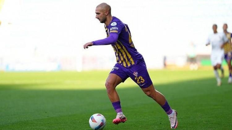 <p>Fenerbahçe'nin Eyüpspor forması giyen Ahmed Kutucu için yaptığı plan ortaya çıktı.<br />
<br />
Yönetimin 24 yaşındaki oyuncuya karşılık Eyüpspor'a Levent Mercan veya Bartuğ Elmaz'ın yanında bir miktar para önerileceği ifade edildi.<br />
<br />
(Sabah)</p>
