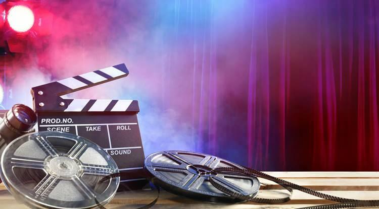 <p><span style="color:#B22222"><em><strong>Film tutkunları için bulunmaz bir fırsat sunan Netflix'in Top 10 listesi, birbirinden heyecanlı ve dikkat çeken yapımları bir araya getiriyor. İşte her iki kategoriden oluşan filmlerle Netflix'te en çok izlenen filmler...</strong></em></span></p>