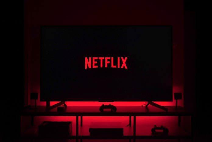 <p><span style="color:#0000FF"><strong>Dünya çapında milyonlarca kullanıcıya evde sinema keyfi sunan Netflix, aksiyondan drama, bilim kurgudan romantik komediye kadar sayısız yapımı altın tepside sunuyor. Her yaş grubuna ve her zevke hitap eden dizi ve filmlerin yer aldığı platformda, Top 10 listesi ile en çok izlenen filmleri sizler için bir araya getirdik.</strong></span></p>