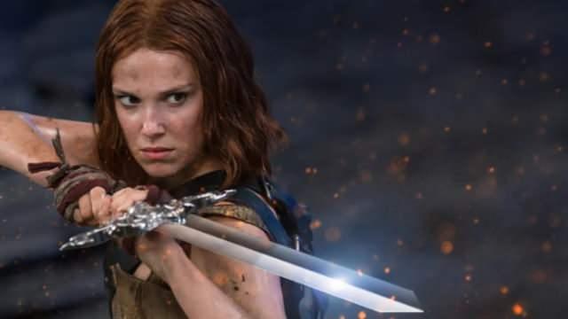 <p><span style="color:#FF0000"><strong>8. Damsel</strong></span></p>
<p><span style="color:#000000"><strong>Stranger Things'te Eleven ve Enolo Holmes karakterleriyle tanınan Millie Bobby Brown'ın başrolünde yer aldığı "Damsel" filmi, bir peri masalının senaryosunu tersine çevirerek, beyaz atlı prensinin kendisini bir ejderhaya kurban etmeye çalıştığı bir prensese ve onun mücadelesine odaklanıyor. </strong></span></p>