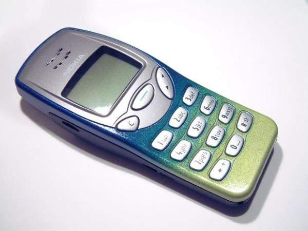 <p><strong><span style="color:#B22222">NOKIA 3210</span>  |  1999</strong></p>

<p> </p>
