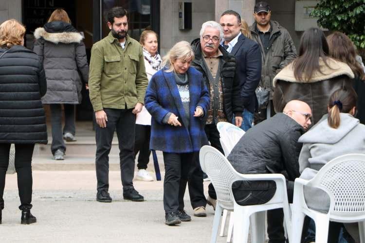 <p>Tayland merkezli bir plastik firmasının Türkiye genel müdürü olarak görev yapan Mert Doğan, yarıyıl tatili için, yaşam koçluğu yapan eşi Duygu, çocukları Mavi ve Doğa Doğan ile birlikte Kartalkaya Kayak Merkezi’ne gitti. Otelde çıkan yangında Doğan ailesi de yaşamlarını yitirdi.</p>

<p> </p>
