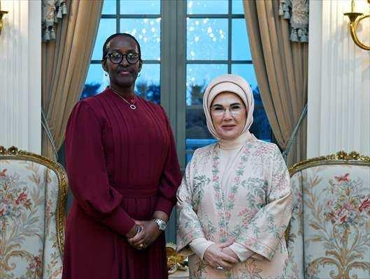 <p>Emine Erdoğan ve Kagame, kütüphane ziyaretlerinin ardından Devlet Konukevi'ne geçti.</p>
