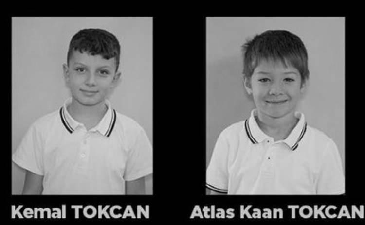 <p>Yine ODTÜ Koleji'nden yapılan açıklamada, Bolu Kartalkaya kayak merkezinde çıkan otel yangınında 3'üncü sınıf öğrencisi Kemal Tokcan ve babası Can Tokcan ile ana sınıfı öğrencisi Atlas Kaan Tokcan ve babası Atil Enis Tokcan'ın hayatını kaybettiği bildirildi.</p>
<p>Açıklamada, <strong><em>"Acı kayıplarımız. Bolu Kartalkaya'da yaşanan elim olayda Ankara Okulu 3'üncü sınıf öğrencimiz canımız Kemal Tokcan ve babası 2001 mezunumuz sevgili Can Tokcan'ı, ana sınıfı öğrencimiz canımız Atlas Kaan Tokcan ve babası sevgili Atil Enis Tokcan'ı kaybetmenin derin üzüntüsü içindeyiz. Kendilerine Allah'tan rahmet, kederli ailelerine, sevenlerine ve ODTÜ Geliştirme Vakfı Okulları ailesine başsağlığı diliyoruz."</em></strong> denildi.</p>