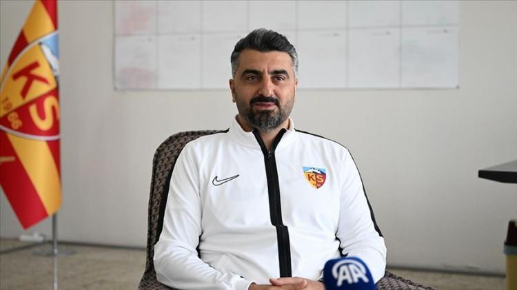 <p>Sinan Kaloğlu</p>
