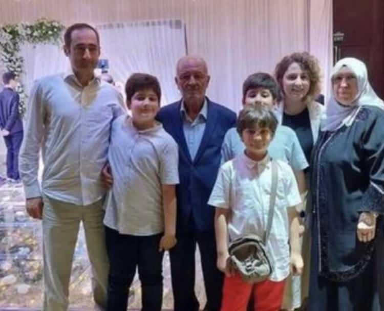 <p>Bolu Kartalkaya'da 12 katlı Grand Kartal adlı otelde çıkan yangında hayatını kaybeden 76 kişiden 5’i de Çetiz Ailesi oldu.</p>
<p>Mersin Bozyazı nüfusuna kayıtlı öğretmen Habibe (40), Ankaralı doktor eşi Ahmet (44), ikiz çocukları Sedat (11) ve Vedat (11) ile küçük çocukları Esat Çetiz (9), tatil yaptıkları otelde çıkan yangın faciasında can verdi.</p>
<p>Ailenin cansız bedenlerinin, otopsinin ardından Ankara’da toprağa verileceği belirtildi.</p>