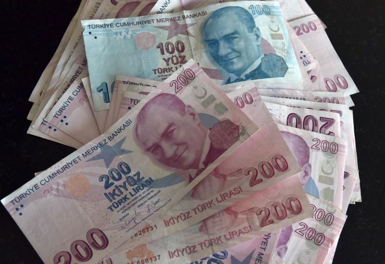 <p>10.000 TL - 14.999 TL arası maaş alanlar 8.000 TL,</p>

<p> </p>

<p>15.000 TL - 19.999 TL arası maaş alanlar 10.000 TL,</p>

<p> </p>

<p>20.000 TL ve daha fazla olanlar 12.000 TL.</p>
