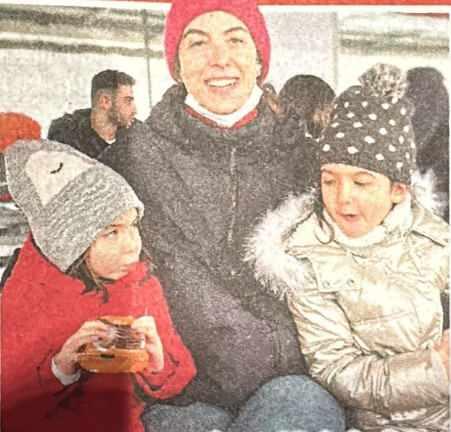 <p>Beymen'de çalışan Defne Arkadaş ve kızları da feci yangında hayatını kaybedenler arasında...</p>