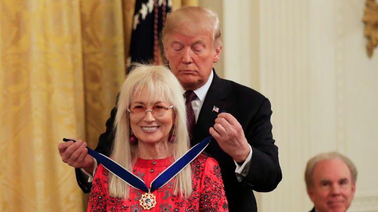 <p><span style="color:#B22222"><strong>7) MIRIAM ADELSON</strong></span> | Kumarhane Yöneticisi</p>