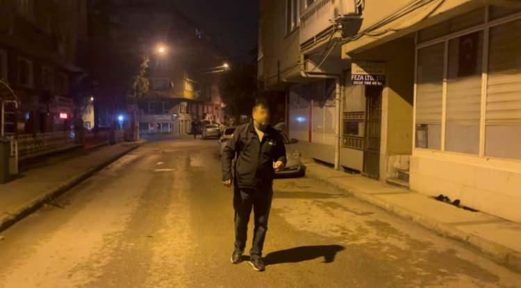 <p>Bursa’da trafik polislerinin uygulama yaptığını görünce aracını park eden alkollü sürücü ile ekipler arasında ilginç bir diyalog yaşandı.</p>

<p> </p>
