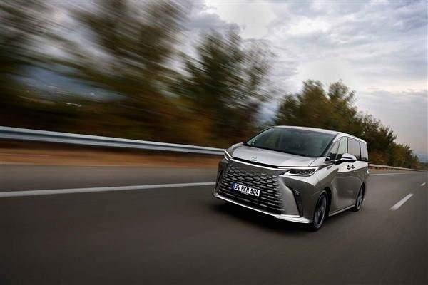 <p><strong>LEXUS LM</strong></p>

<p> </p>

