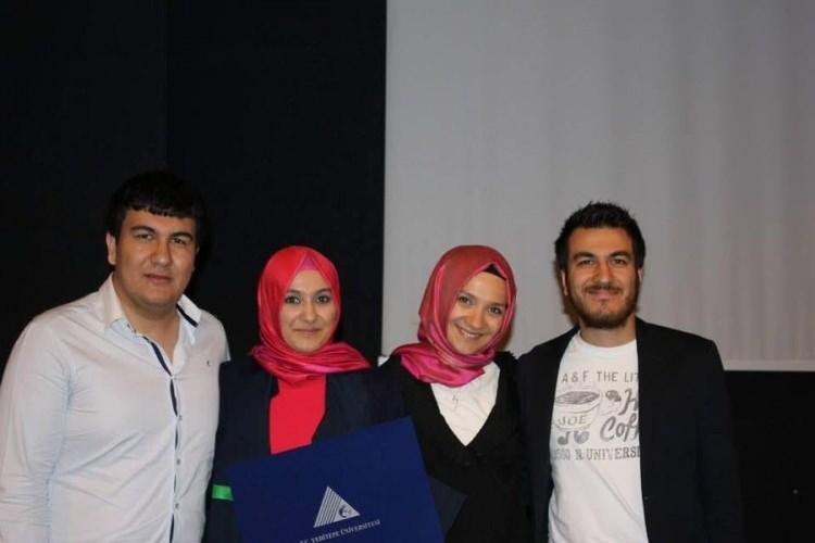 <p>Yangında Zehra Sena Gültekin, eşi, üç çocuğu ve yakınları da hayatını kaybetti.</p>