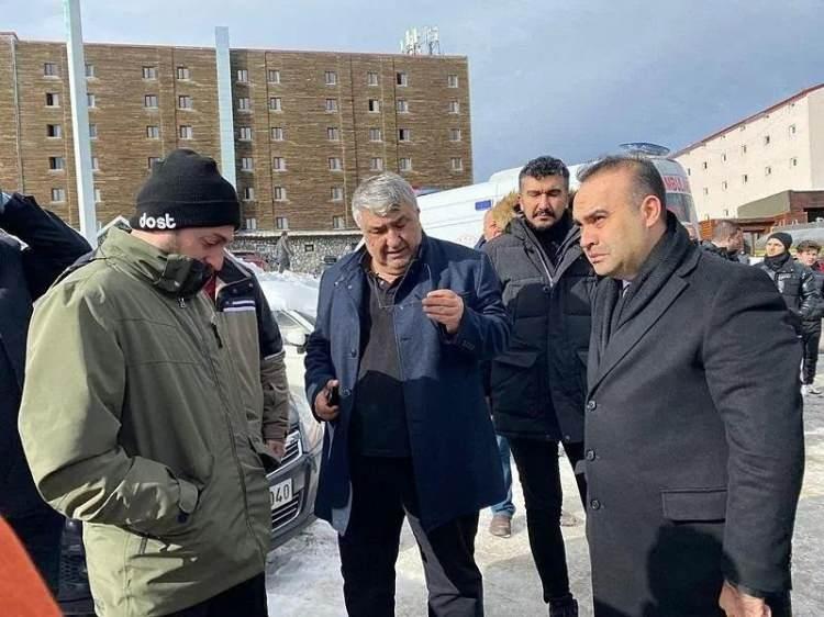 <p>Sanayi ve Teknoloji Bakanı Mehmet Fatih Kacır acı haberi alan Baba Gültekin’i teselli etti.</p>
<p> </p>