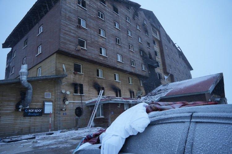 <p><strong>İsmini henüz bilmiyoruz. Gazelle Resort Otel Bolu merkezde Karacasu'da hemen. </strong></p>
