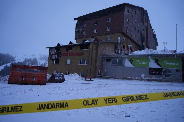 <p><strong>Belki Bolu Belediyesi oraya bakabilir” </strong>dedi.</p>
