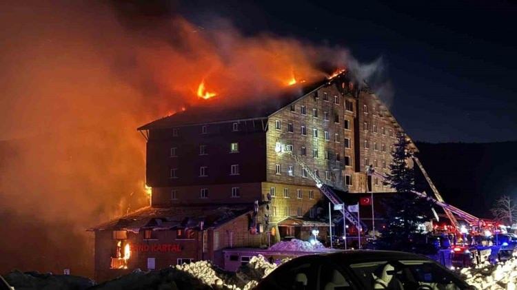 <p>Bolu Kartalkaya'da bulunan Grand Kartal Otel'de çıkan yangında 78 kişi hayatını kaybetti. </p>
