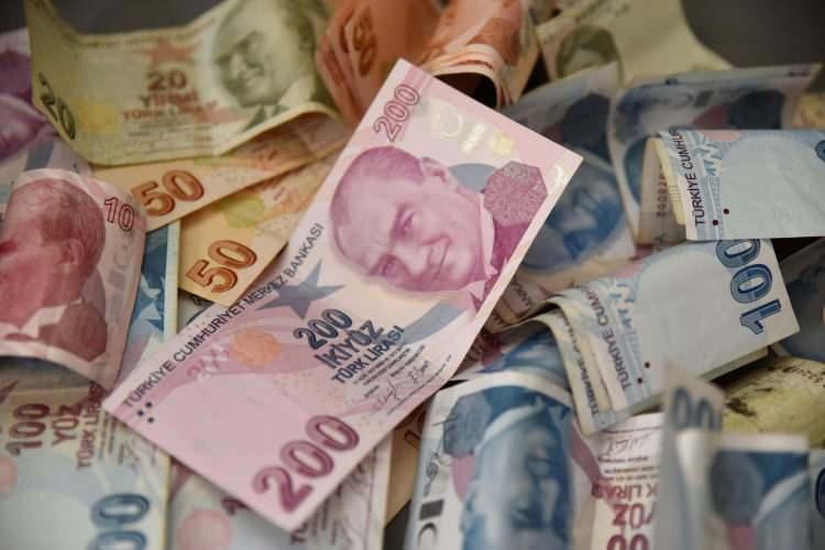 <p><strong>İŞ BANKASI-</strong></p>

<p> </p>

<p>Emekli maaşını İş Bankası'na taşıyan SGK emeklilerine, 3 yıl süre ile emekli maaşlarını İş Bankası aracılığıyla almayı taahhüt etmeleri ve promosyona esas emekli maaşının İş Bankası hesabına aktarılmasını takiben promosyon ödemesi yapılacaktır.</p>

<p> </p>

<p>Maaş Aralığı - Promosyon Tutarı</p>

<p> </p>

<p>0 - 9.999 TL arası maaş alanlar 5.000 TL,</p>
